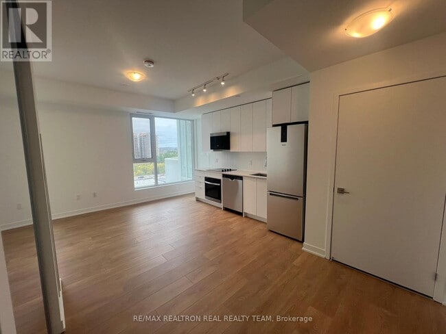 Building Photo - 804 - 474- CALDARI ROAD