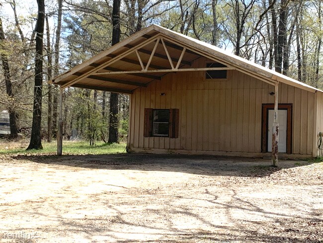 Building Photo - 3 br, 1 bath House - 163 White Oak Rd.