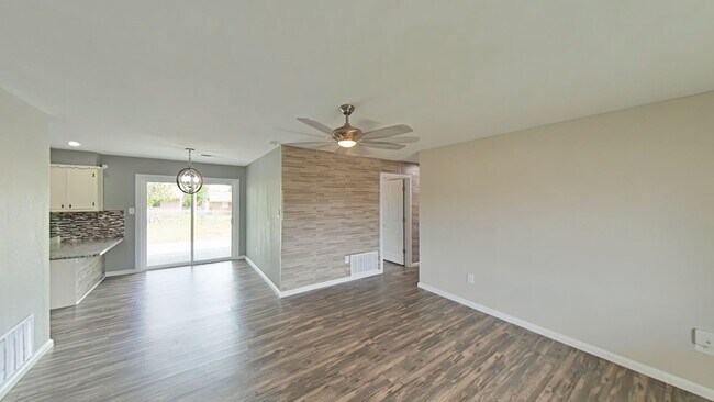 Foto del edificio - 409 NW 75th St