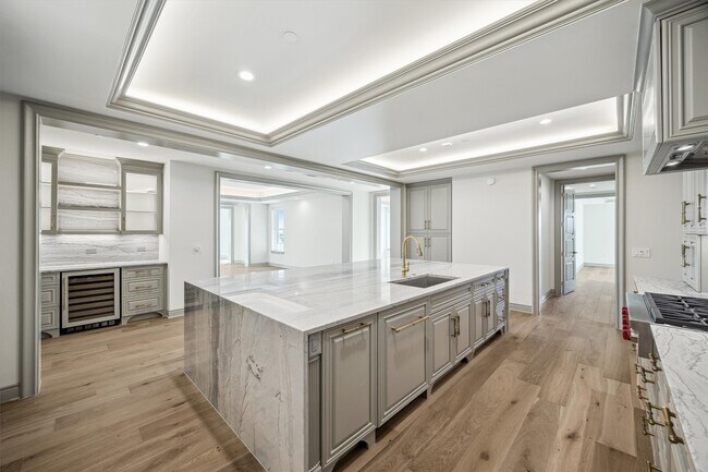 Building Photo - 1717 Bissonnet St