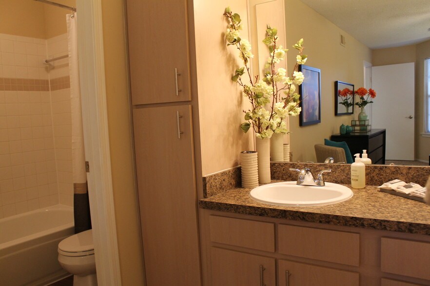 Bathroom Cabinets Louisville Ky park laureate apartments rentals - louisville, ky | apartments Bathroom Cabinets Louisville Ky park laureate apartments rentals - louisville, ky | apartments