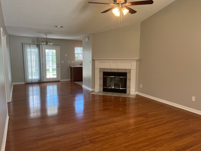 Open Floor Plan/Living Rm - 172 Sandy Hollow Dr NW