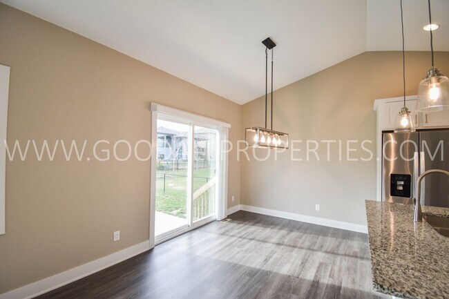 Foto del edificio - Clive 4 BR Ranch with a Finished lower level.