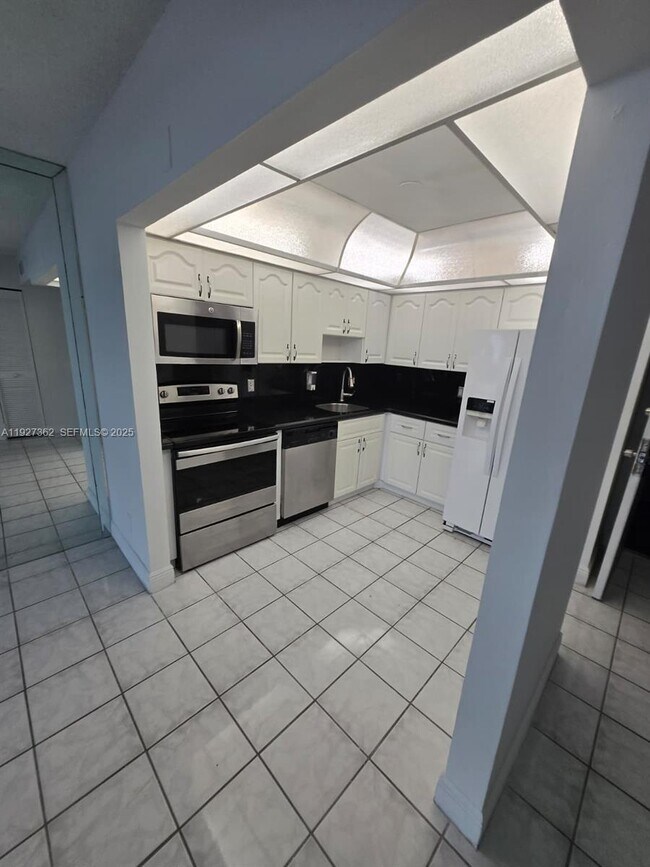 Foto del edificio - 13499 Biscayne Blvd