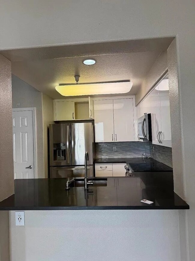 Foto del edificio - 356 Everson Dr