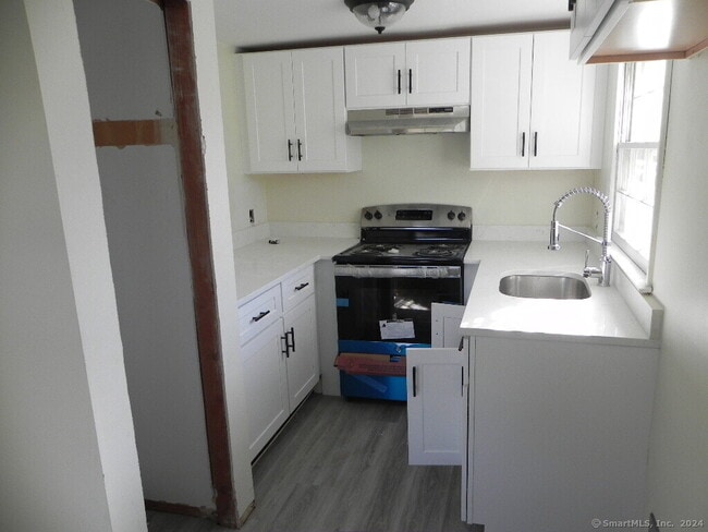 Building Photo - 32 Deerfield St