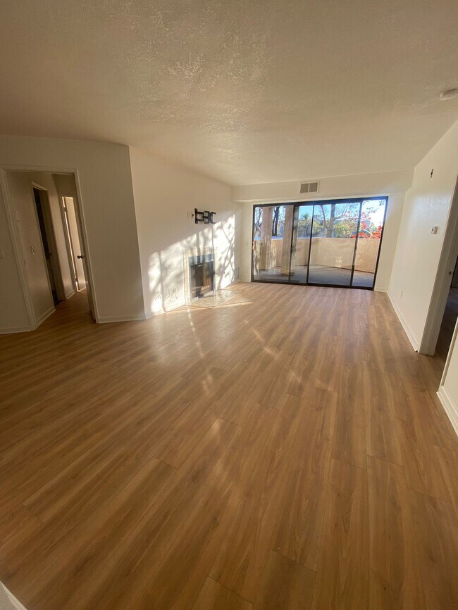 Building Photo - 9785 Mesa Springs Way