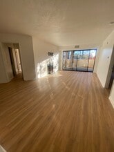 Building Photo - 9785 Mesa Springs Way