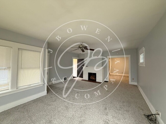 Building Photo - "Charming 2-Bedroom upper duplex in West Toledo – Cozy Living Awaits.