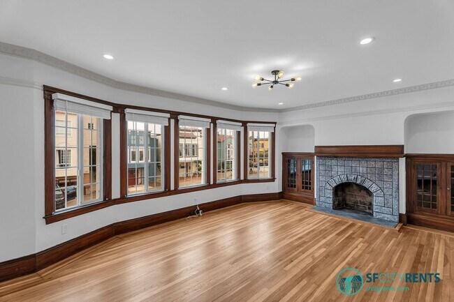 Foto del edificio - Richmond District: Newly Renovated Single Family Home w/ Smart Features & EV-Ready Garage