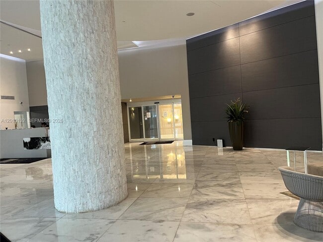 Foto del edificio - 3300 NE 192 St