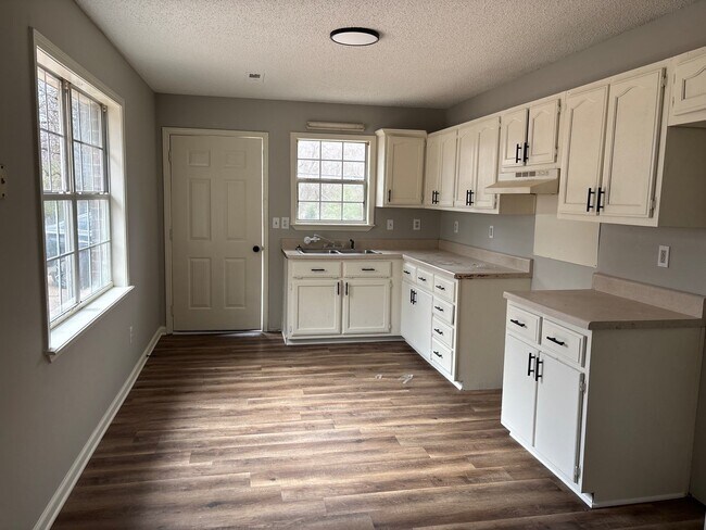 Foto del edificio - 330 N Main St