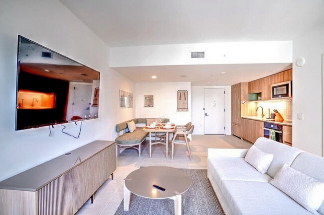 Foto del edificio - 601 NE 1st Ave