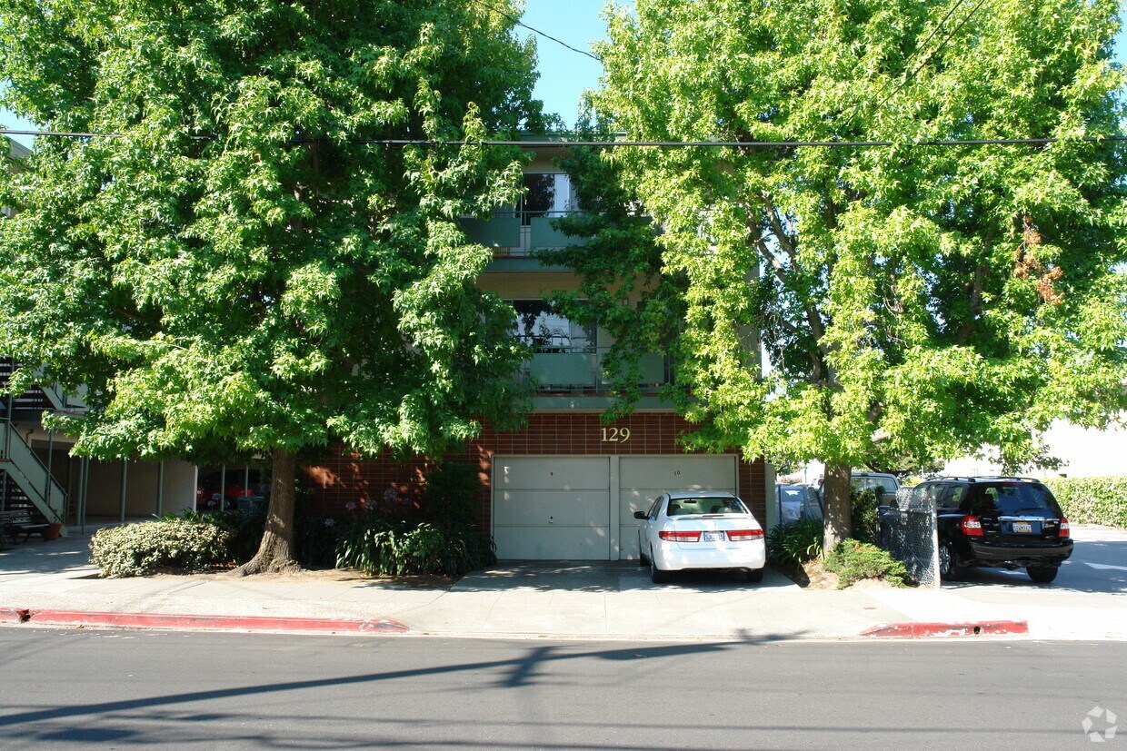 Building Photo - 129 Lorton Ave