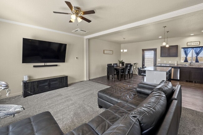 Foto del edificio - Spacious 3-Bed, 2-Bath Modern Home on 1.16...