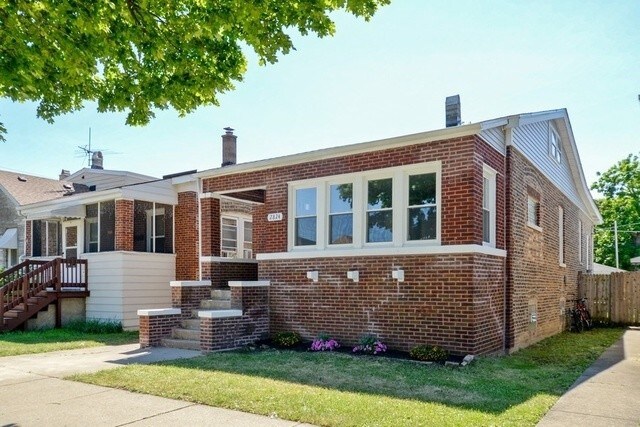 Primary Photo - 2824 N Menard Ave