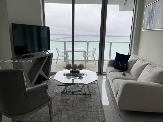 Foto del edificio - 2900 NE 7th Ave