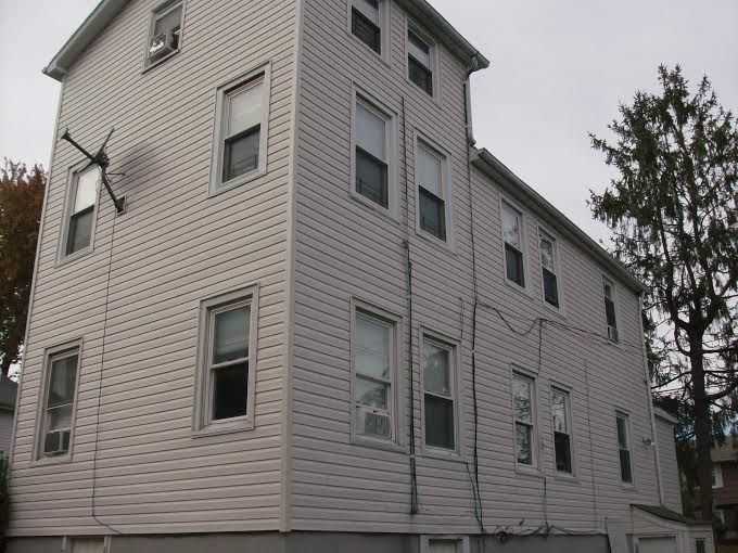 Primary Photo - 8-10 Oak St