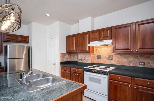 Building Photo - 1 br, 1.5 bath Condo - 1200 Cherokee St