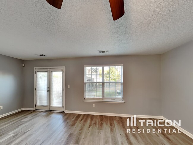 Foto del edificio - 5324 Creekview Ln