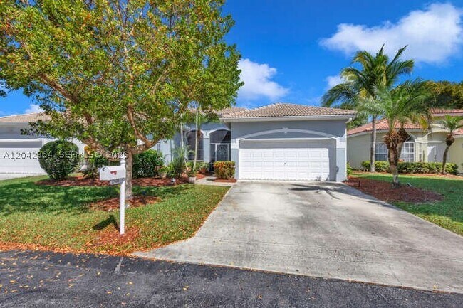 Foto del edificio - 2405 SE 5th Ct