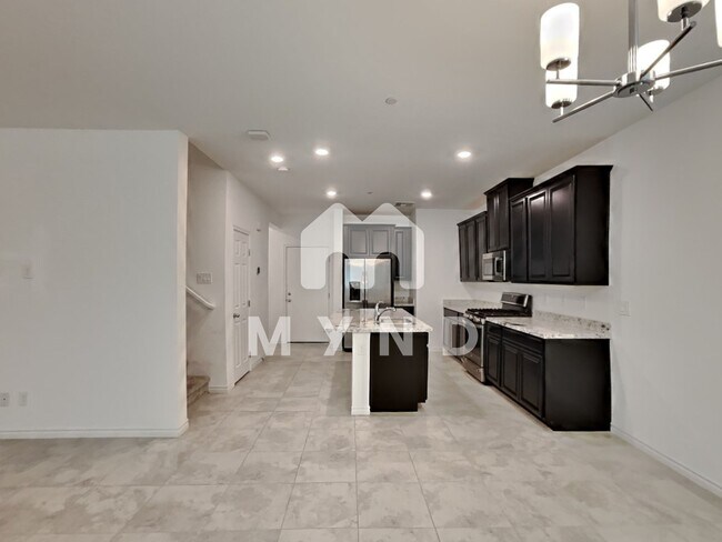 Building Photo - 807 Grand Country Ave