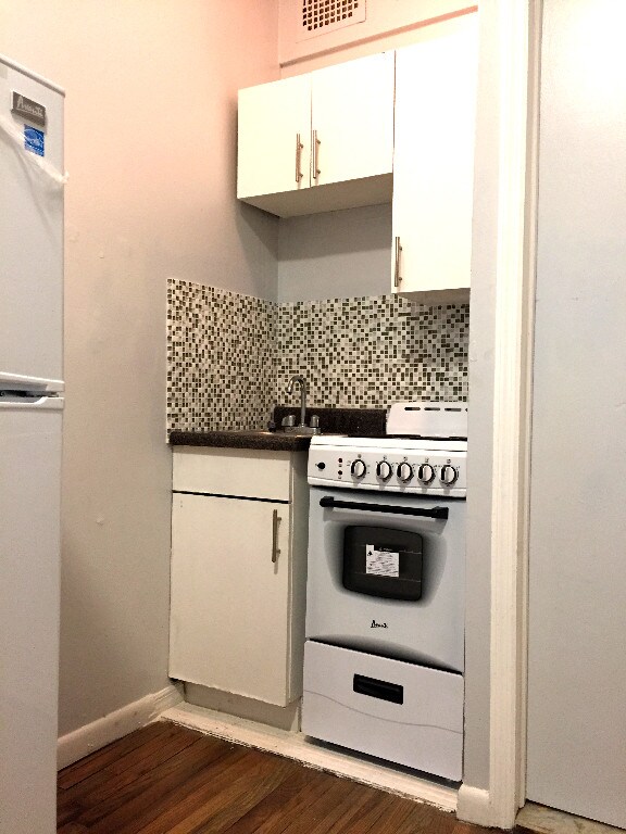 Building Photo - 486 3rd Ave