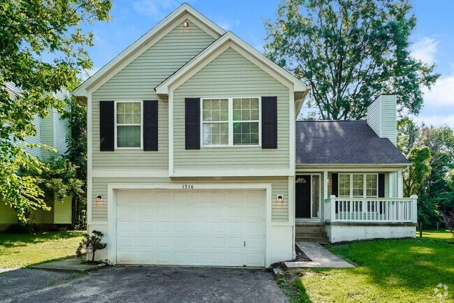 Building Photo - 1516 Manor Dr