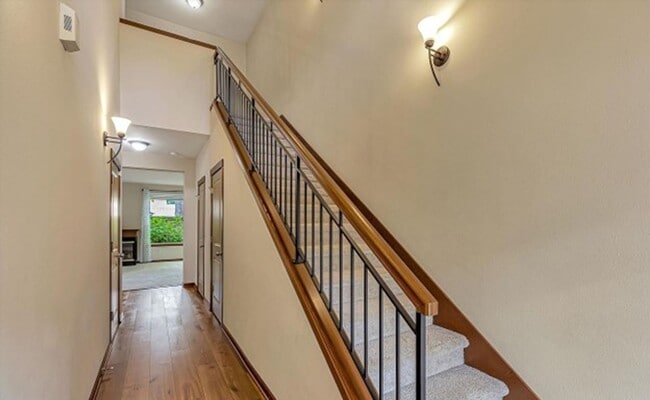 Building Photo - Gorgeous Home in Kirkland!