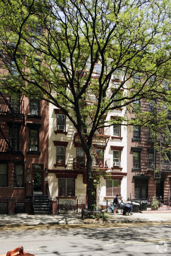 Foto del edificio - 327 E Tenth St