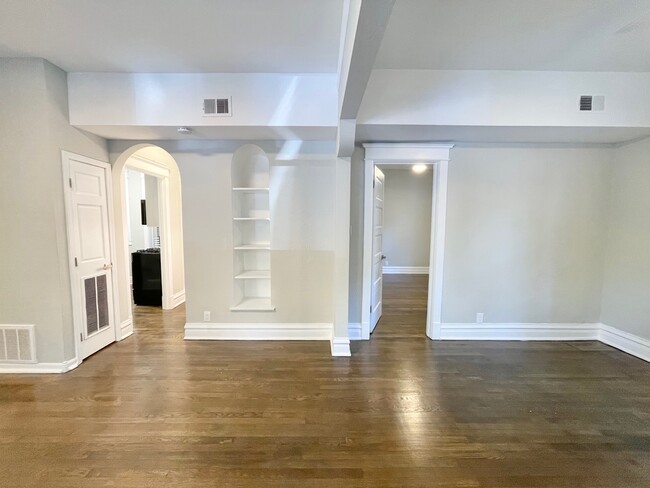 Building Photo - 1340 W Berwyn Ave