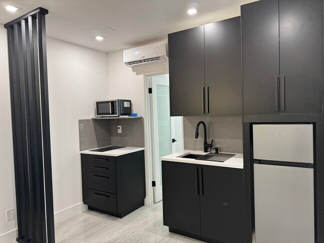 Foto del edificio - 125 NE 30th Ct