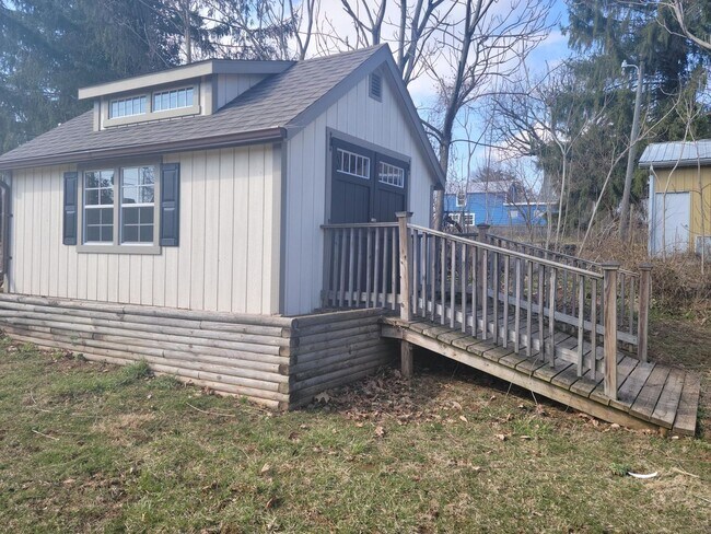 Foto del edificio - Spacious 2 Bedroom Home with possible 3rd bedroom or office space!