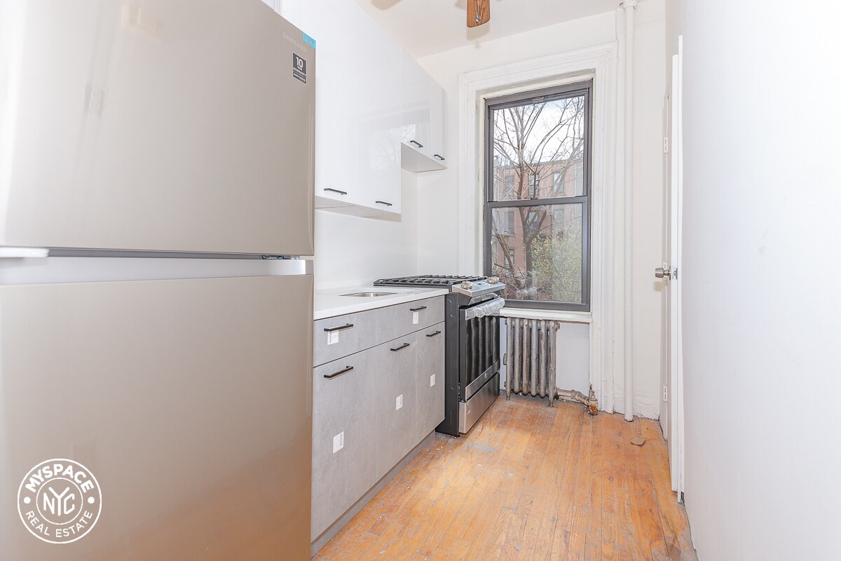Primary Photo - 322 S 4th St