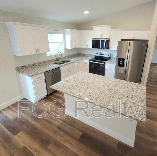 Foto del edificio - 238 Locust Rd