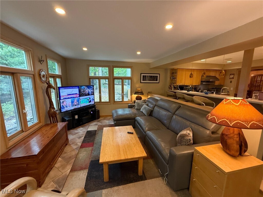 8298 Valley Dr Chagrin Falls, OH 44023 – photo 4