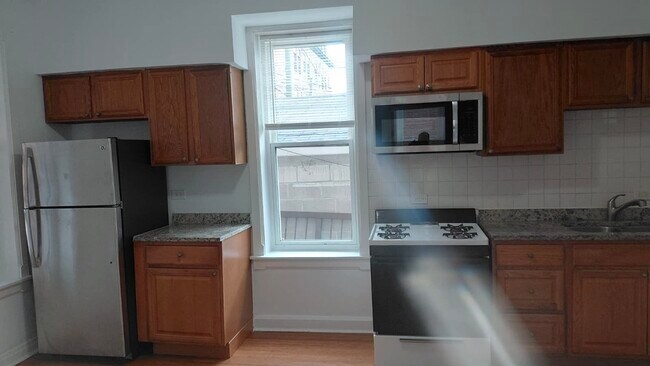 Building Photo - 2215 S Albany Ave