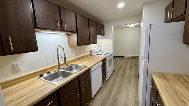 Foto del edificio - 1818 School St