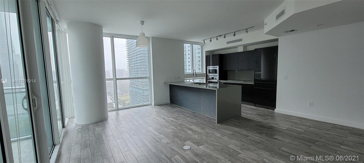 Foto principal - 1080 Brickell Ave