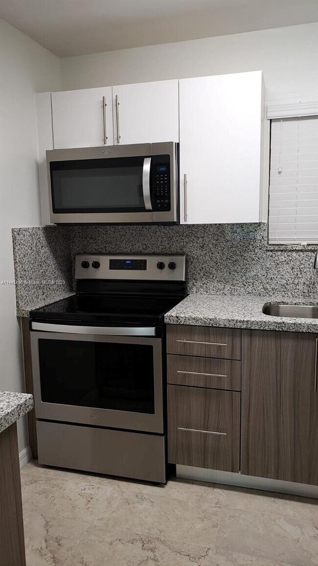 Foto del edificio - 7470 Miami Lakes Dr