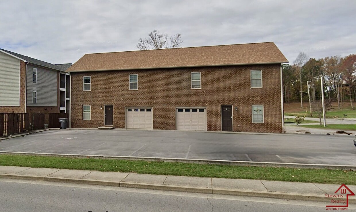 Primary Photo - 1090 N Washington Ave