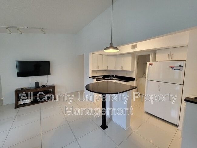 Photo - 2601 SW Archer Rd Apartment