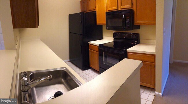 Foto del edificio - 1100 Quaker Hill Dr