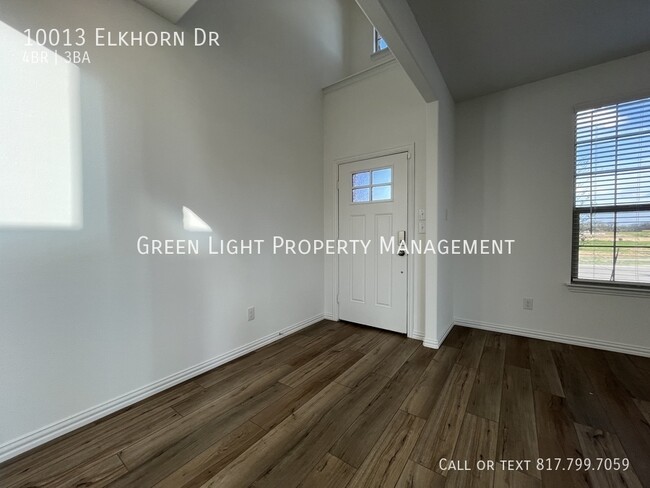 Foto del edificio - 10013 Elkhorn Dr