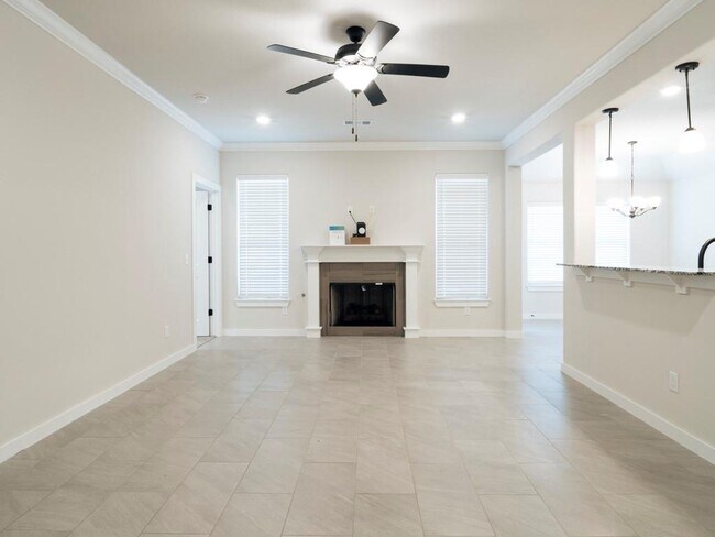 Building Photo - 410 Willow Dr