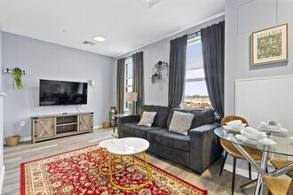 Building Photo - 95 Broadway-SI ID1240353P