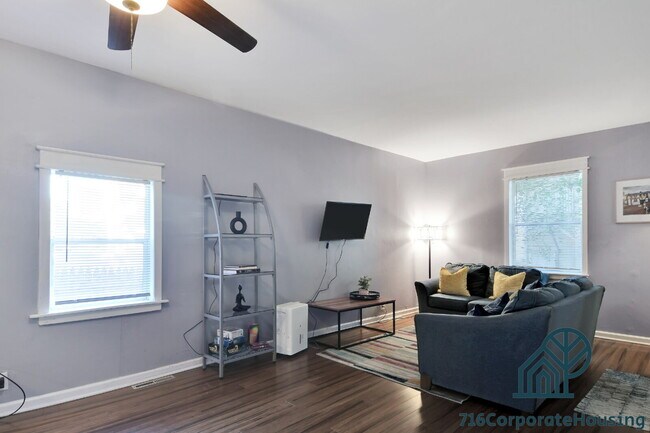 Building Photo - Furnished 3-Bedroom Carriage House on Bird Ave