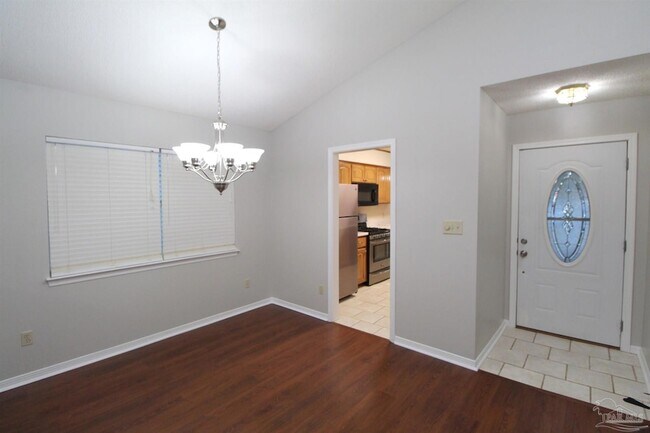 Foto del edificio - 8154 Treetop Ln