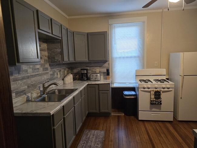 Building Photo - 2017 Windsor Ave