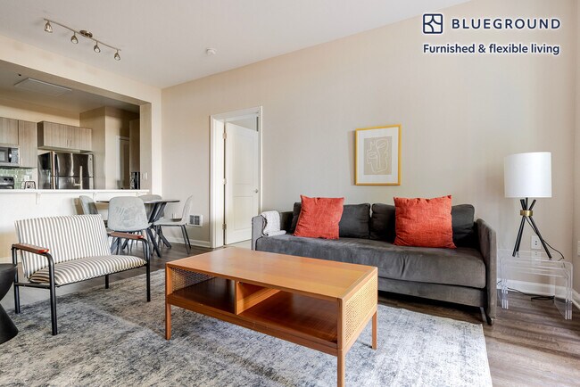 Foto del edificio - 5684 Bay St